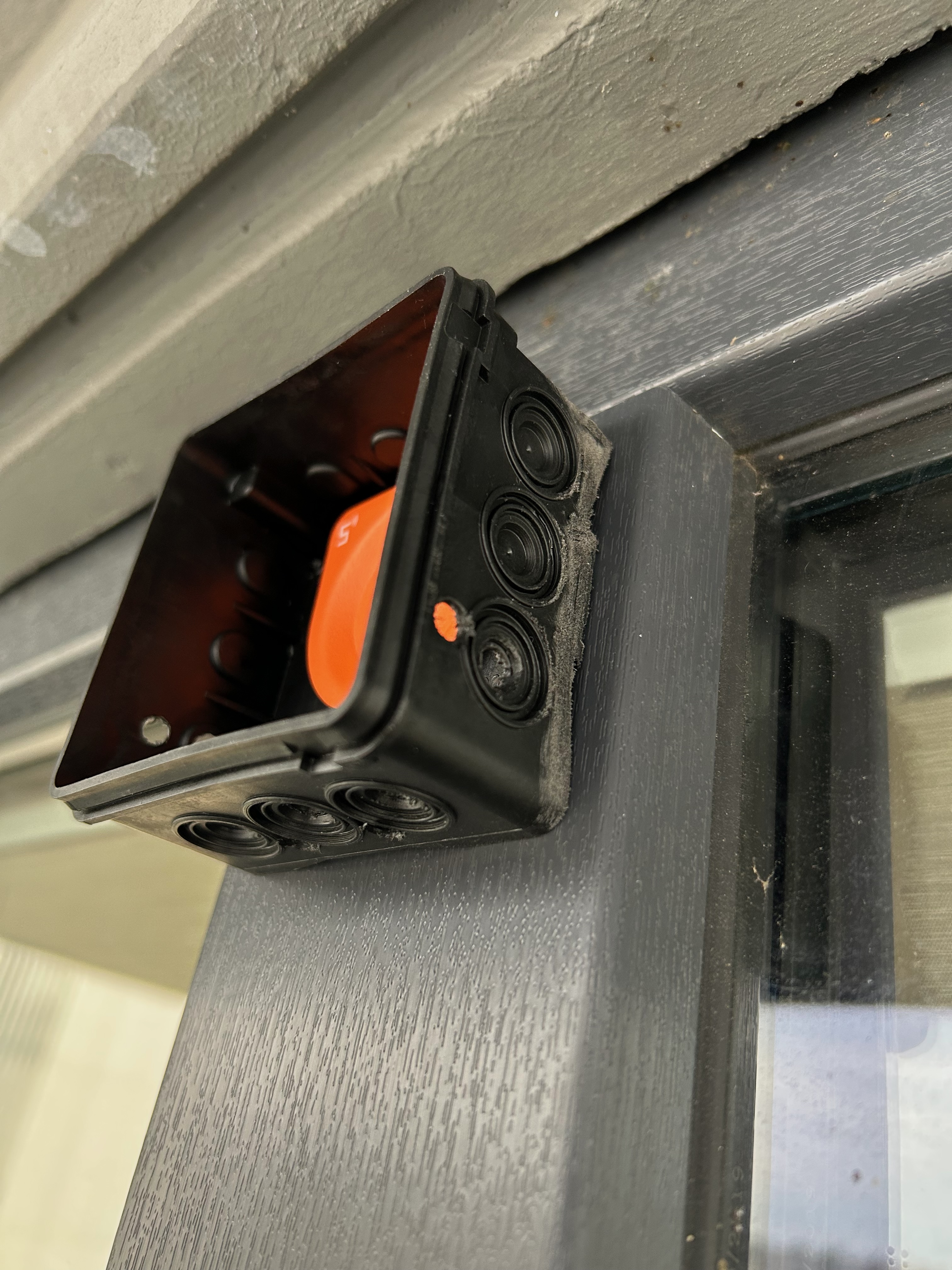 dėžutės vaizdas iš dešinės